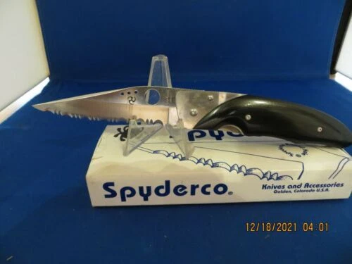 Spyderco Serrated Black Vintage Knives