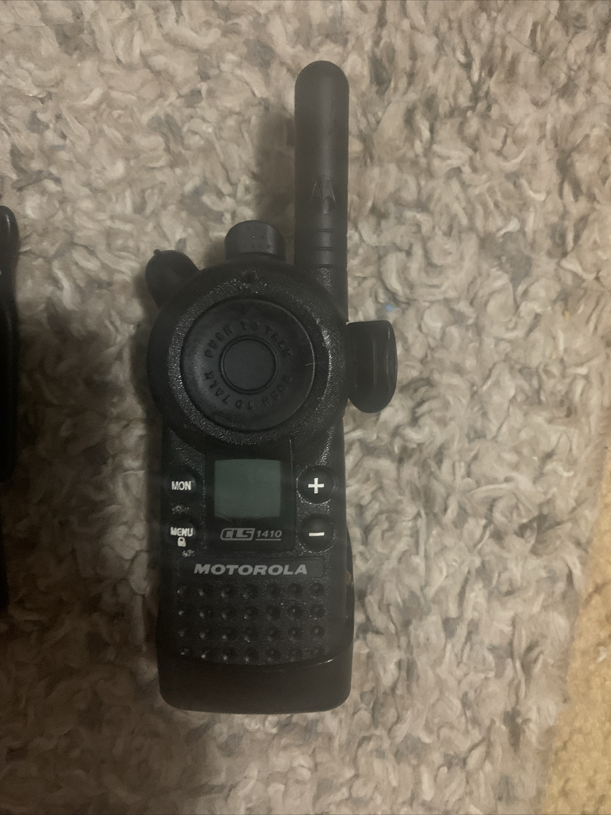 6 Motorola CLS1410 UHF Radios Walkie Talkies with 6 pocket MultiUnit