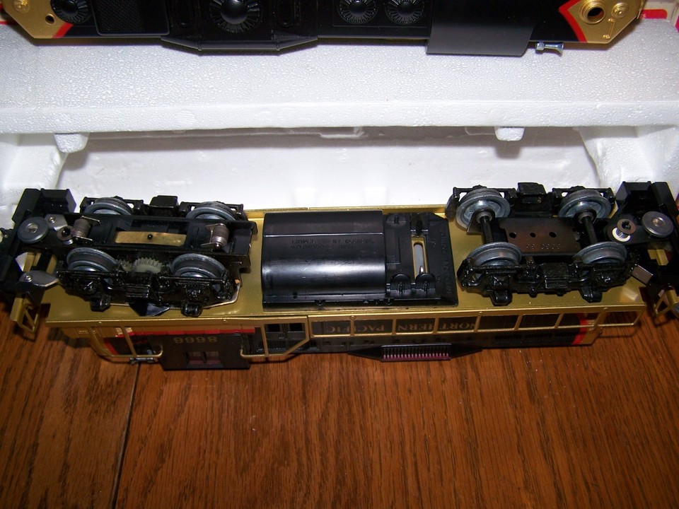 Lionel Northern Pacific GP9 Locomotive 6-8666 w/Dummy 6-8558 0-027 | eBay