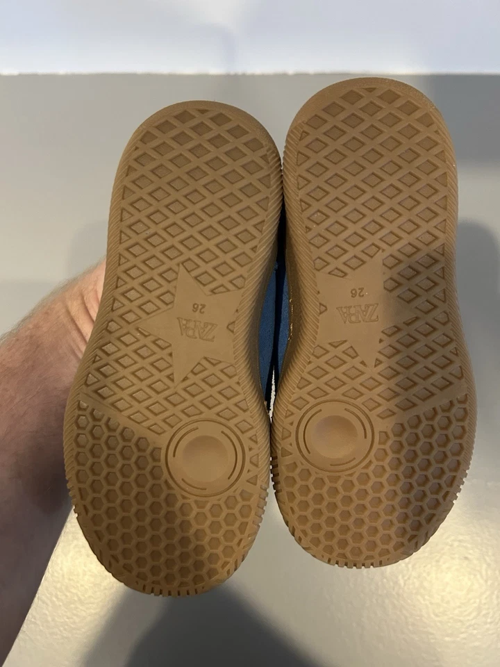Nuevos zapatos Zara azules talla 9,5 EE. UU. niño pequeño EUR 26 nunca usados Foto 3 de 4