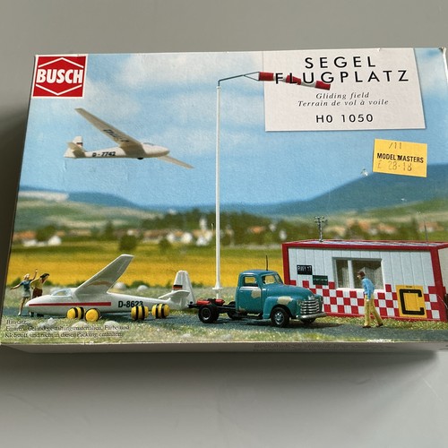 Busch HO 1050 Airfield Glider Club. Read Description. | Zustand: Used