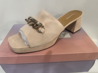 Lisa Vicky Magnetic2V Tinder Pink Suede Open Toe Sandals  New In Box Size 9