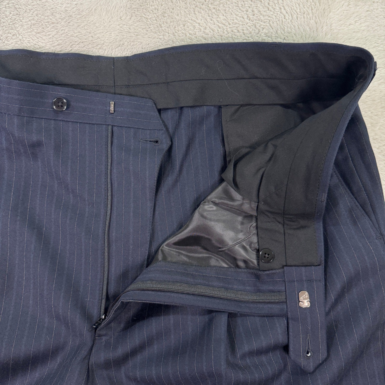 Hart Schaffner Marx Mens 46R Navy Blue Pinstripe 2-Piece Suit Preppy 42x28 EUC