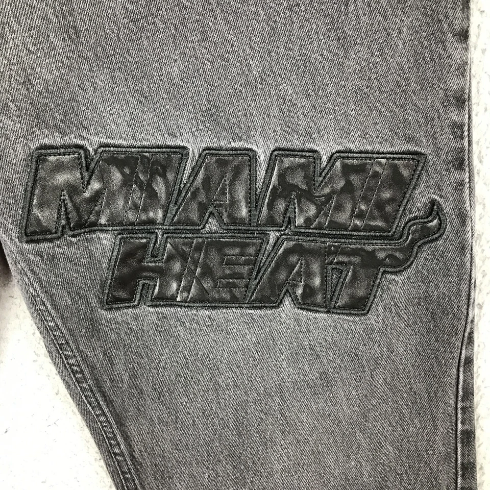 Pantalones de mezclilla Miami Heat Jeans para hombre 32 negros NBA baloncesto eslabón bordado años 90 Foto 4 de 4