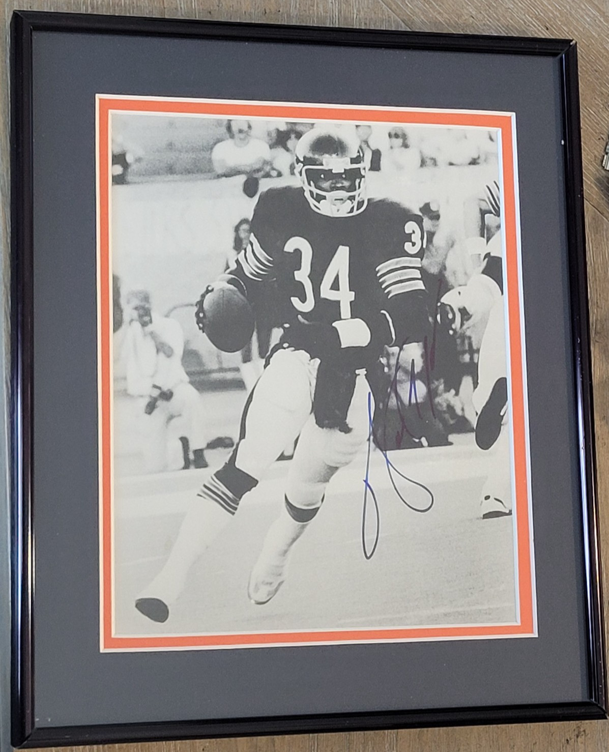 Walter Payton Autographed Black and White 8x10 - PSA/DNA Authenticated with LOA!