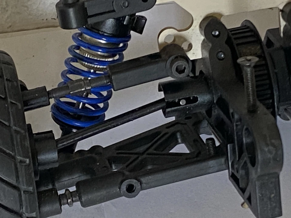 BMW-M3-GTR-Hachette/Thundertiger Hinterachse,Stoßdämpfer,Querlenker,Differential - Bild 4 von 4