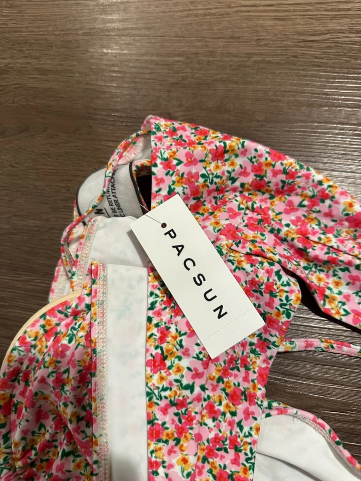 Conjunto de bikini traje de baño rosa Pacsun para mujer mediano Ditsy con aros reunidos nuevo con etiquetas Foto 4 de 4