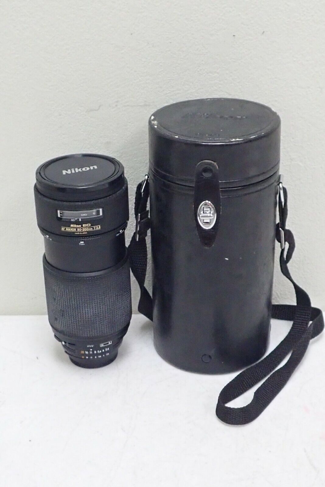 Nikon ED AF NIKKOR 80-200mm f/2.8 Lens with Nikon Case CL-43