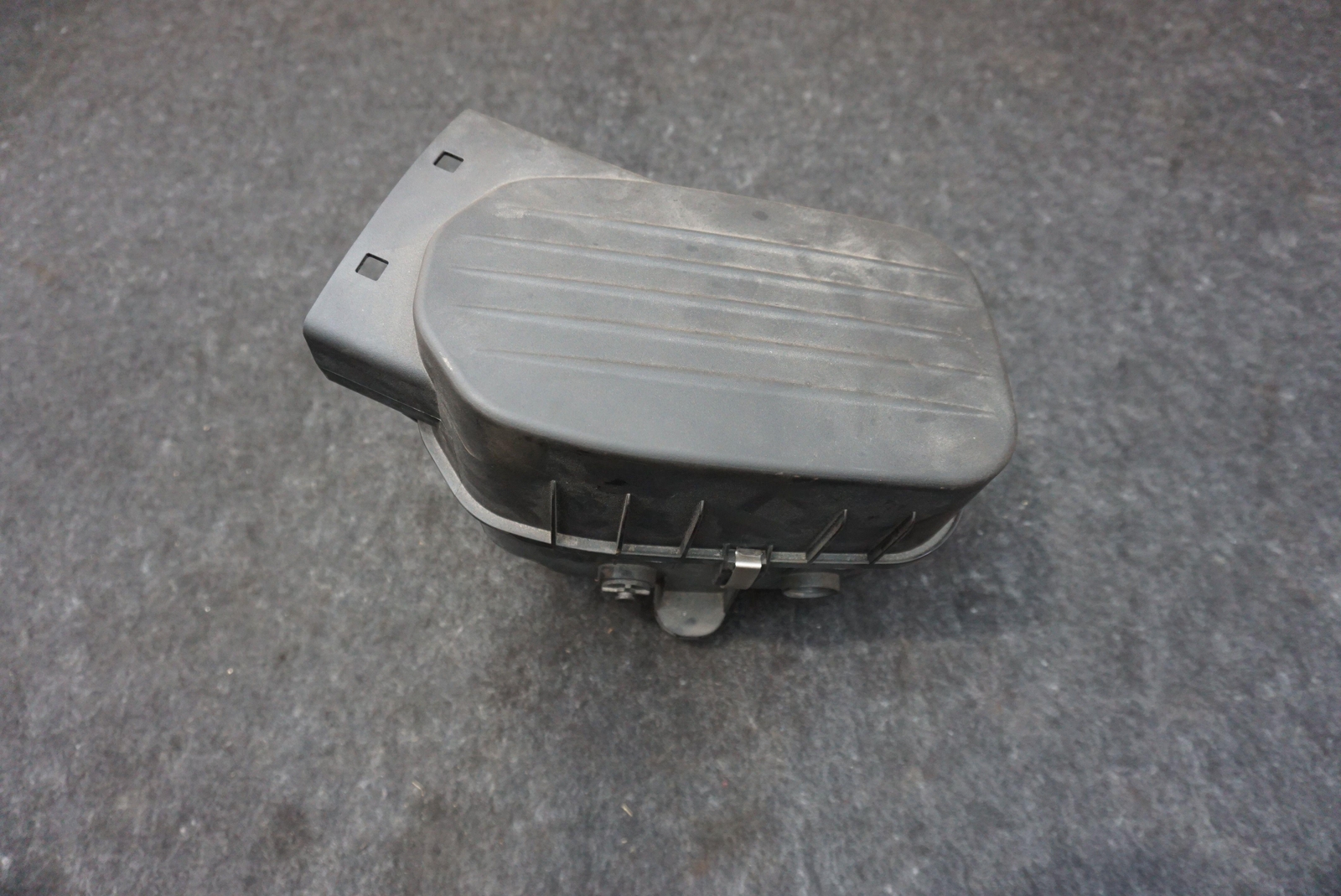 Maserati Ghibli 2014-2017 Front Right Air box top P/N 673007389