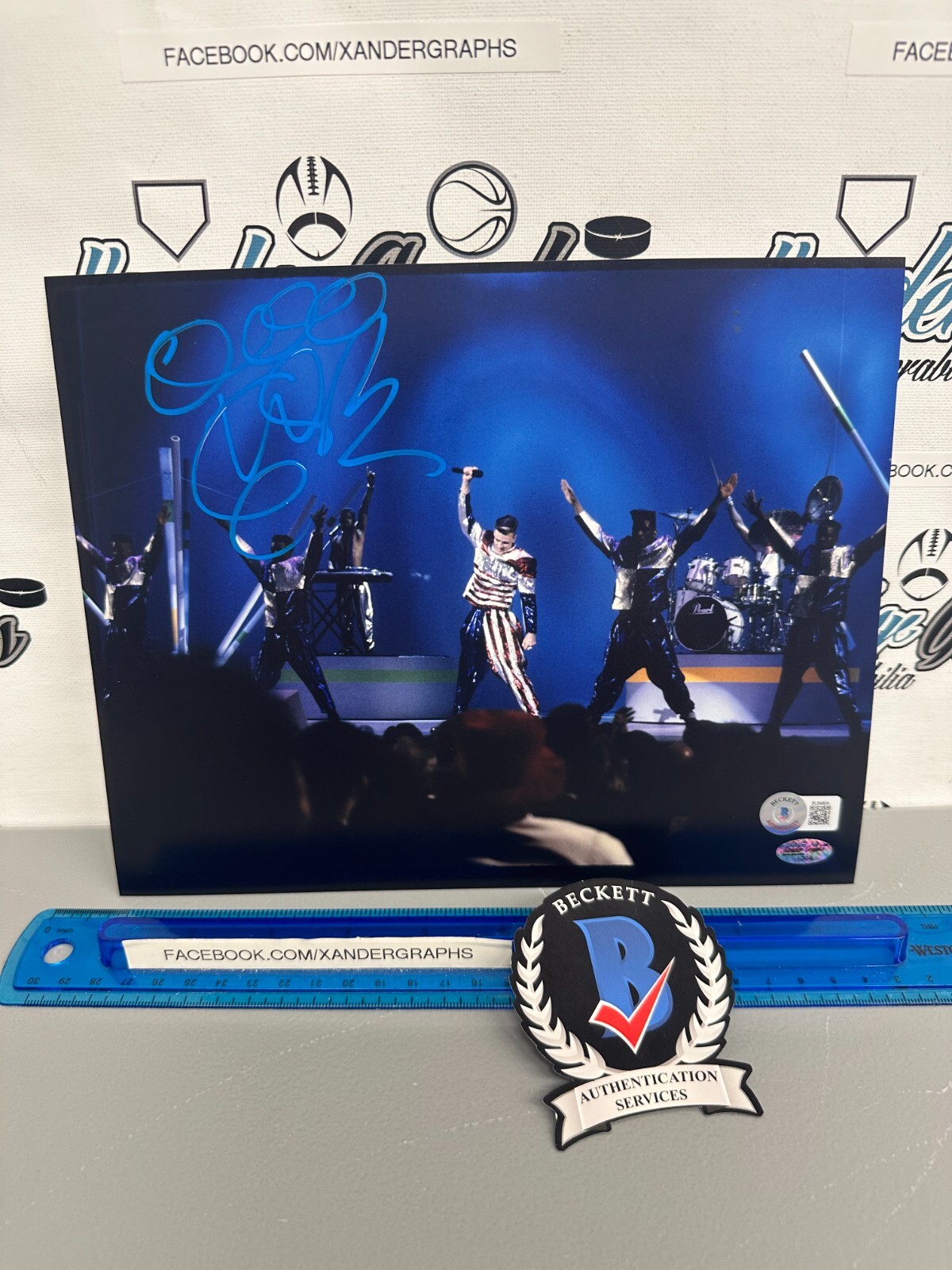 ROBERT VAN WINKLE ICE BABY TO THE EXTREME Autographed Signed VANILLA ICE RAPPER HIP HOP 8x10 PHOTOGRAPH BECKETT BAS COA 