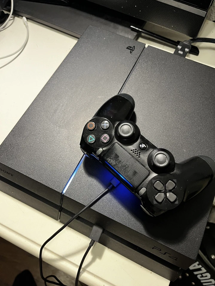 Sony PlayStation 4, Foto 2 von 3