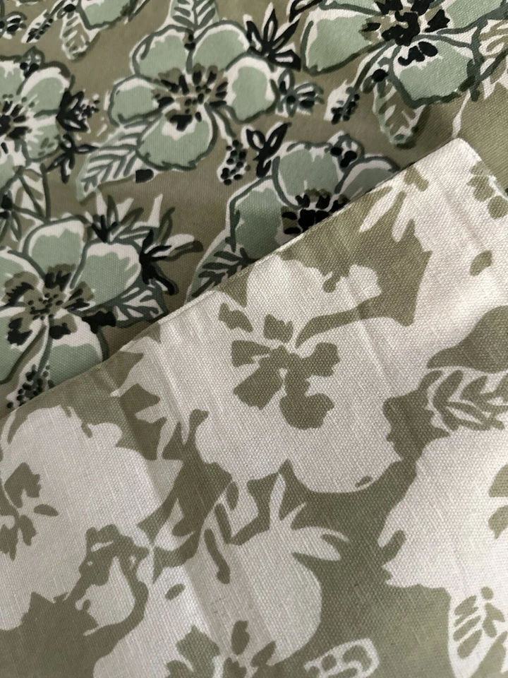 Nicole Miller Reversible Table Runner Floral Design Green 16x90 Inch New - Image 3 of 3