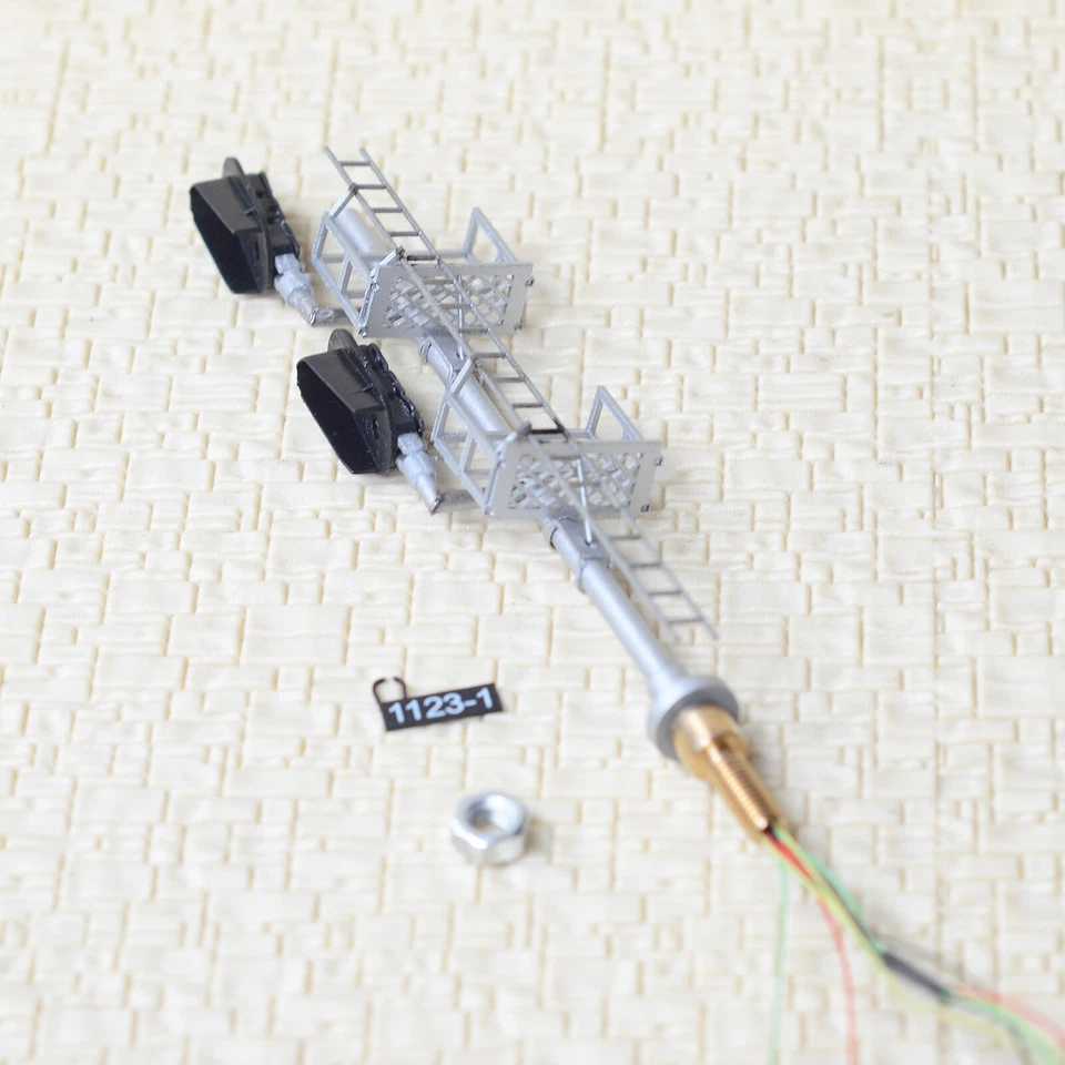 1 x HO scale 2 Head 3-color block signal intermediate point distant diverge #F2T - Image 2 of 4
