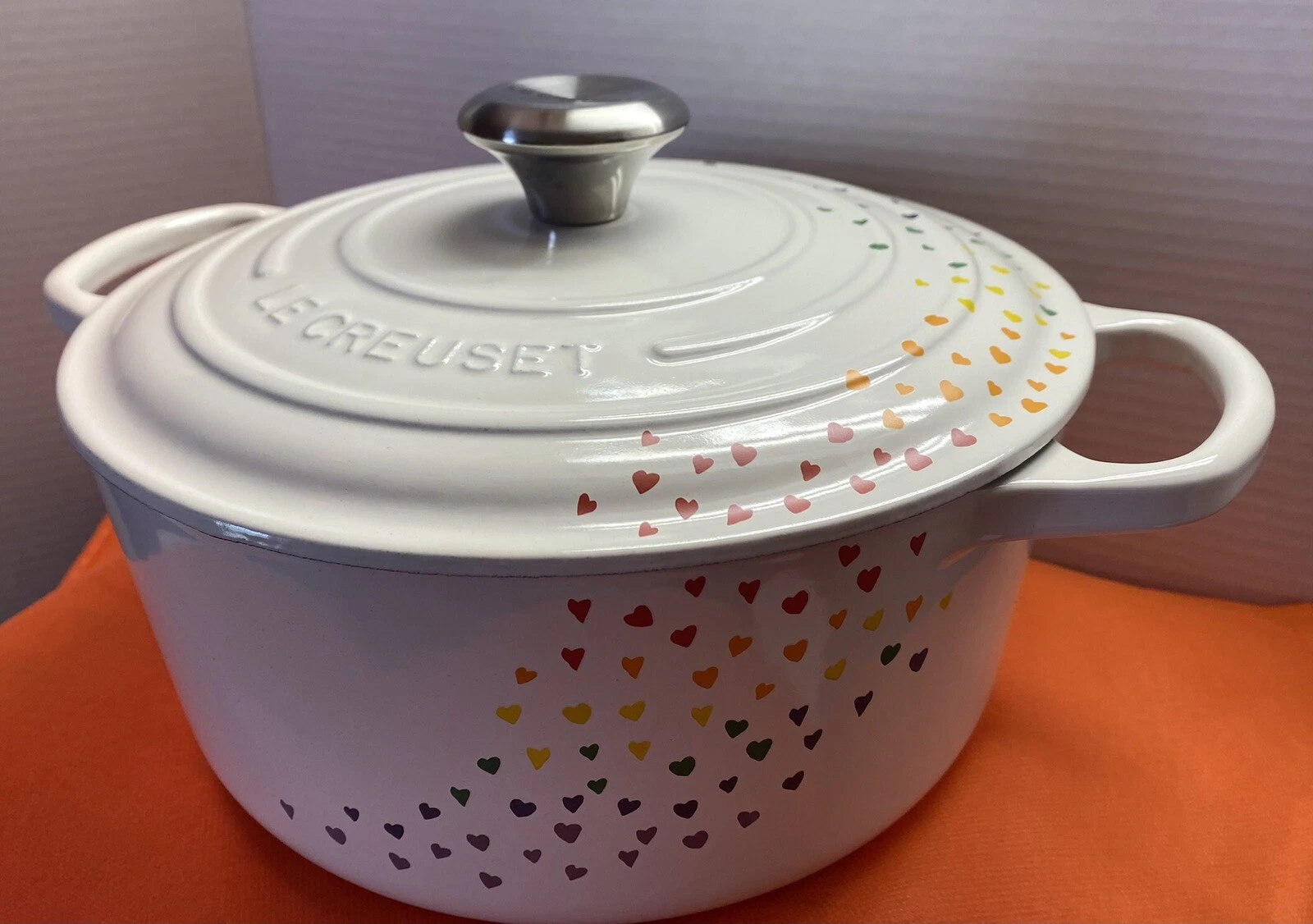 Le Creuset L'Oven L’Amour Round Dutch Oven 4.5 qt White with Heart Pride RARE