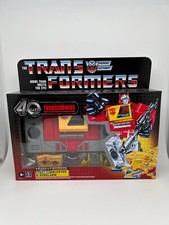 Hasbro Transformers Retro 40th Anniversary Autobot Blaster & Steeljaw