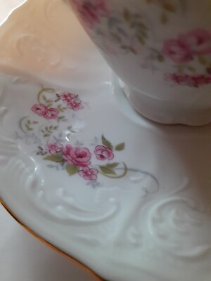 THUN 1794 BERNADOTTE FINE PORCELAIN Rose's and Gold CZECH REPBLIC CUP AND SAUCER