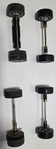 2x Vorder- und 2x Hinterachse für Carrera Audi (20243) od. Porsche (20241)