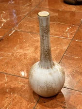 ROYAL HAEGER BULB VASE WHITE TAN TEXTURED POTTERY MCM 1960S 10" VASE GOLD RIM EU