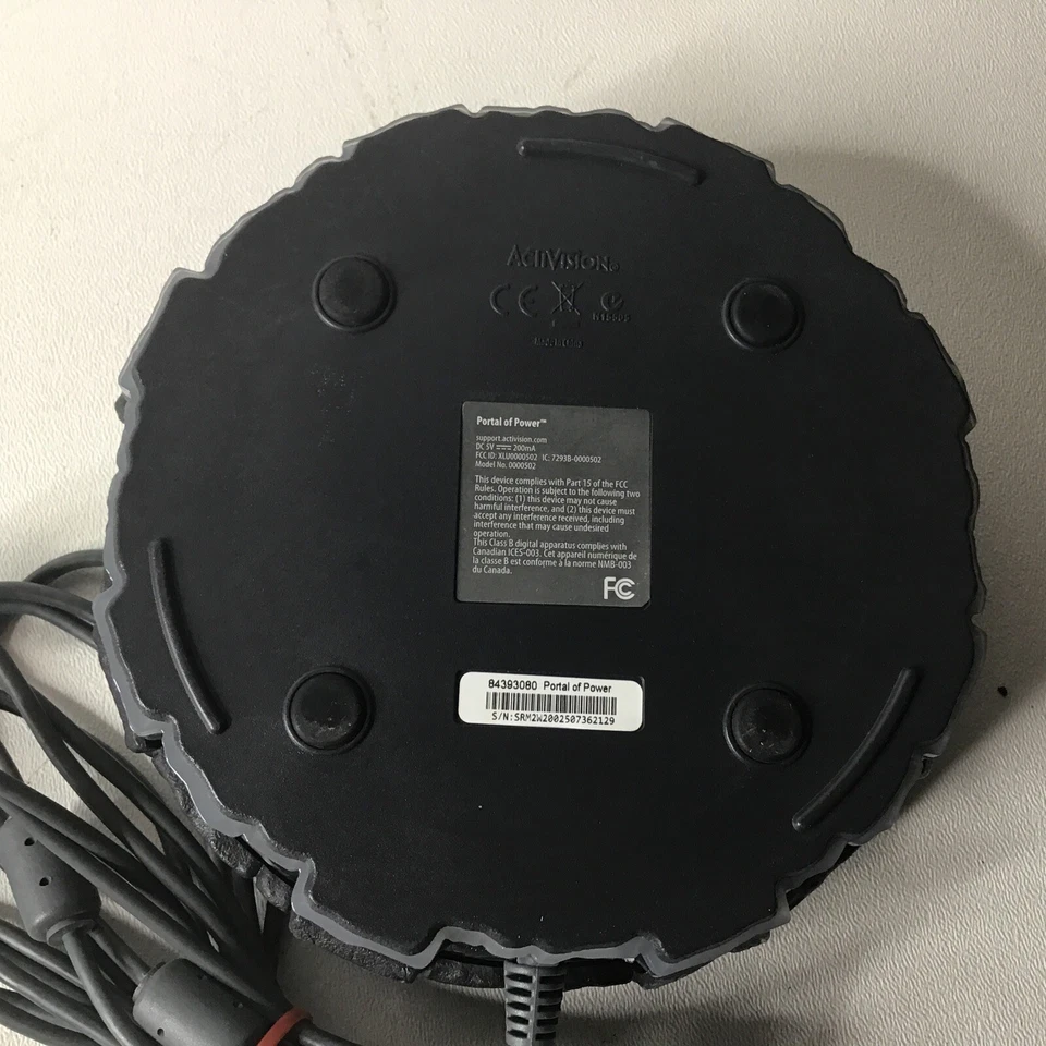 Skylanders Giants WII Game Bundle w/ Characters, & Portal of Power - Image 4 of 4