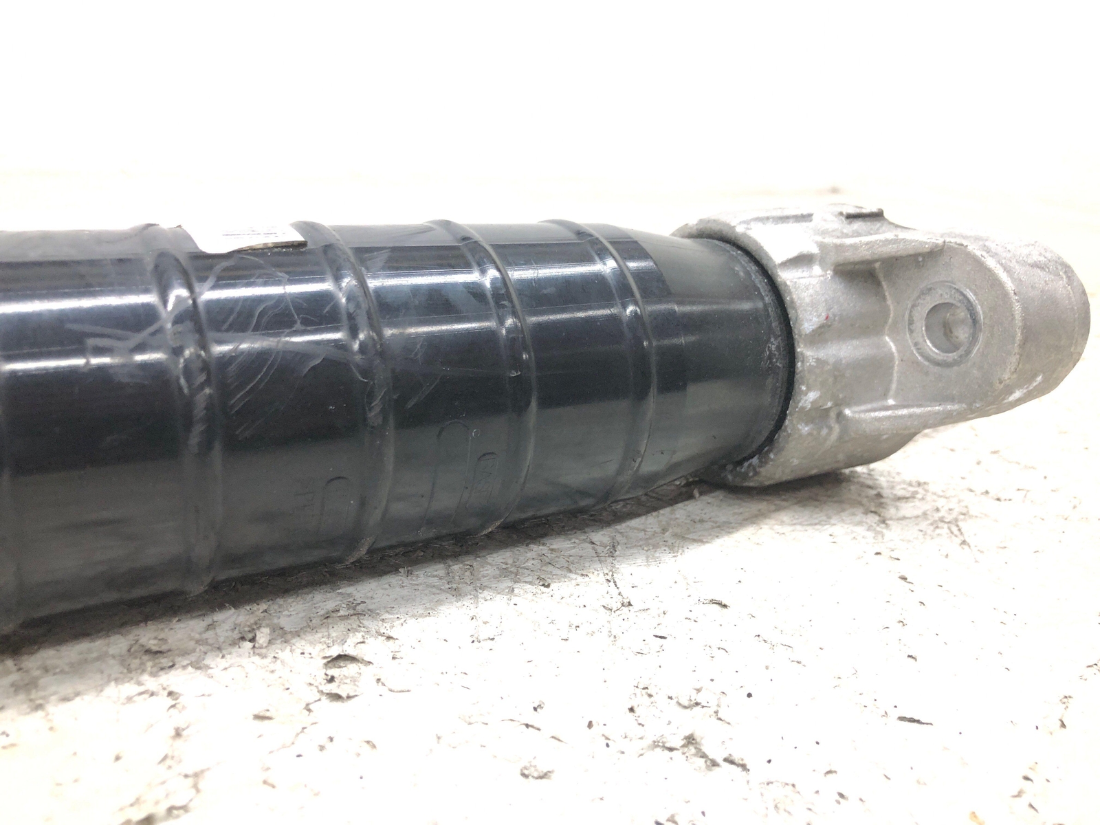 2017-2022 MASERATI LEVANTE REAR AIR SHOCK ABSORBER STRUT *14K* 670037439 OEM