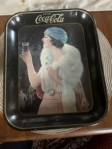 1973 VINTAGE COCA-COLA SERVING TIN TRAY FLAPPER LADY IN BLUE TURBAN & WHITE FUR