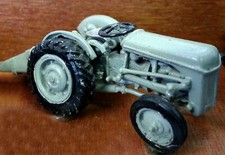 Ferguson TEA 20 farm Tractor 1952 G157 UNPAINTED OO Scale Langley Models Kit