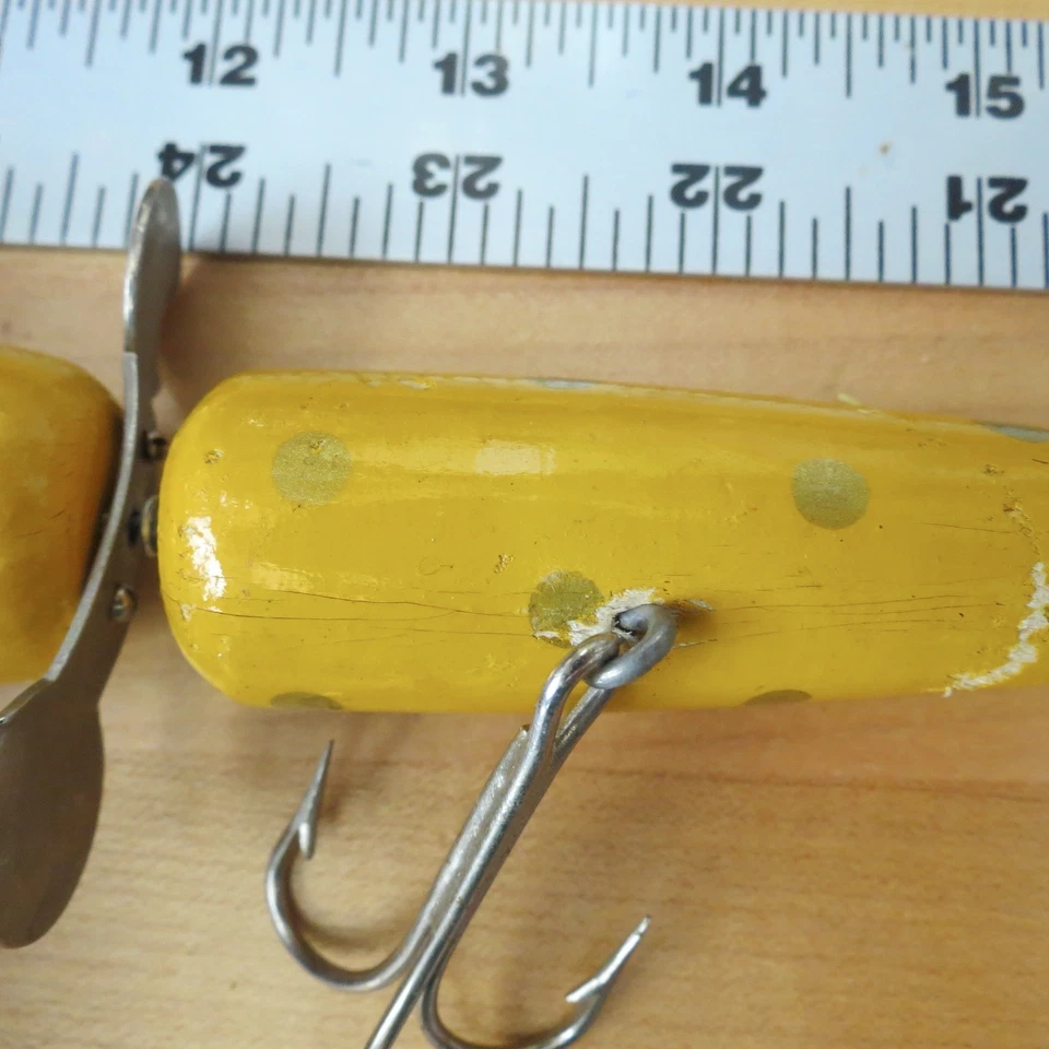 Señuelo de pesca vintage Pflueger Musky Wood Globe (lote #11125) Foto 3 de 4