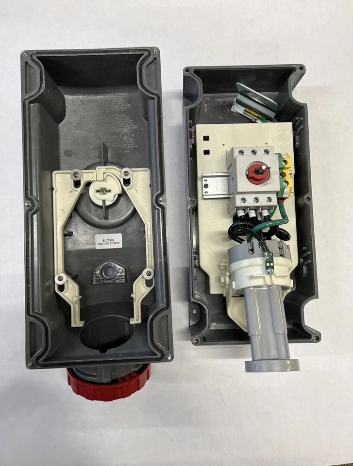 Interruptor de bloqueo mecánico Scame 60 amperios 480 voltios  Foto 3 de 3