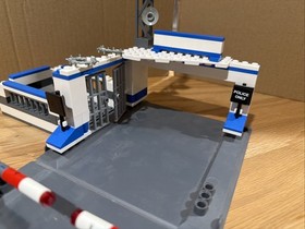 LEGO Racers: Brick Street Getaway (8211) 100% Complete Race Car Building Toys