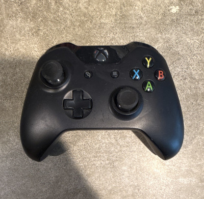 Microsoft Xbox One Wireless Controller Black 1697 w/ Rechargeable Pack