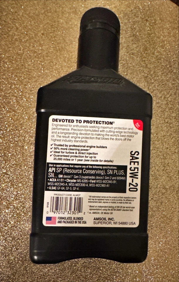 0.7 liters out of a 1 liter Signature Series 100% Full Synthetic Motor SAE 5W-20 - Image 2 of 4