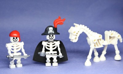 lego skeleton pirates