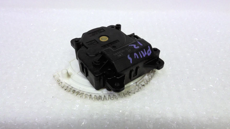 Servoactuador de aleta de calefacción de climatización izquierda OEM 2010-2015 TOYOTA PRIUS, Prius enchufable Foto 2 de 4