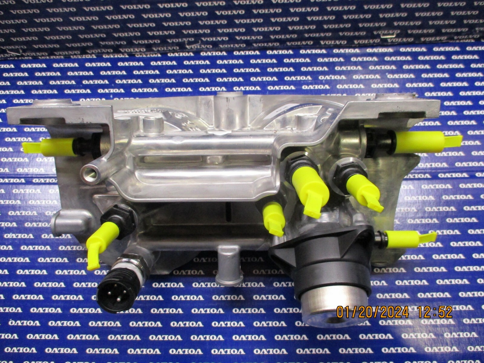 Genuine OEM Volvo D13 US17 Fuel filter housing 23699581 eBay