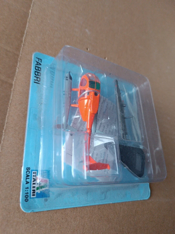 Italeri Elicottero Hughes MD 500 Greenpeace 1/100 Diecast - Immagine 2 di 4