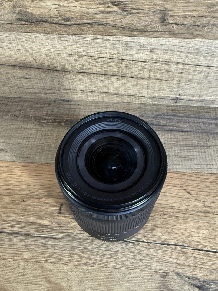 Lente Canon RF24-105 mm F4-7,1 IS STM - con ambas tapas Foto 3 de 4