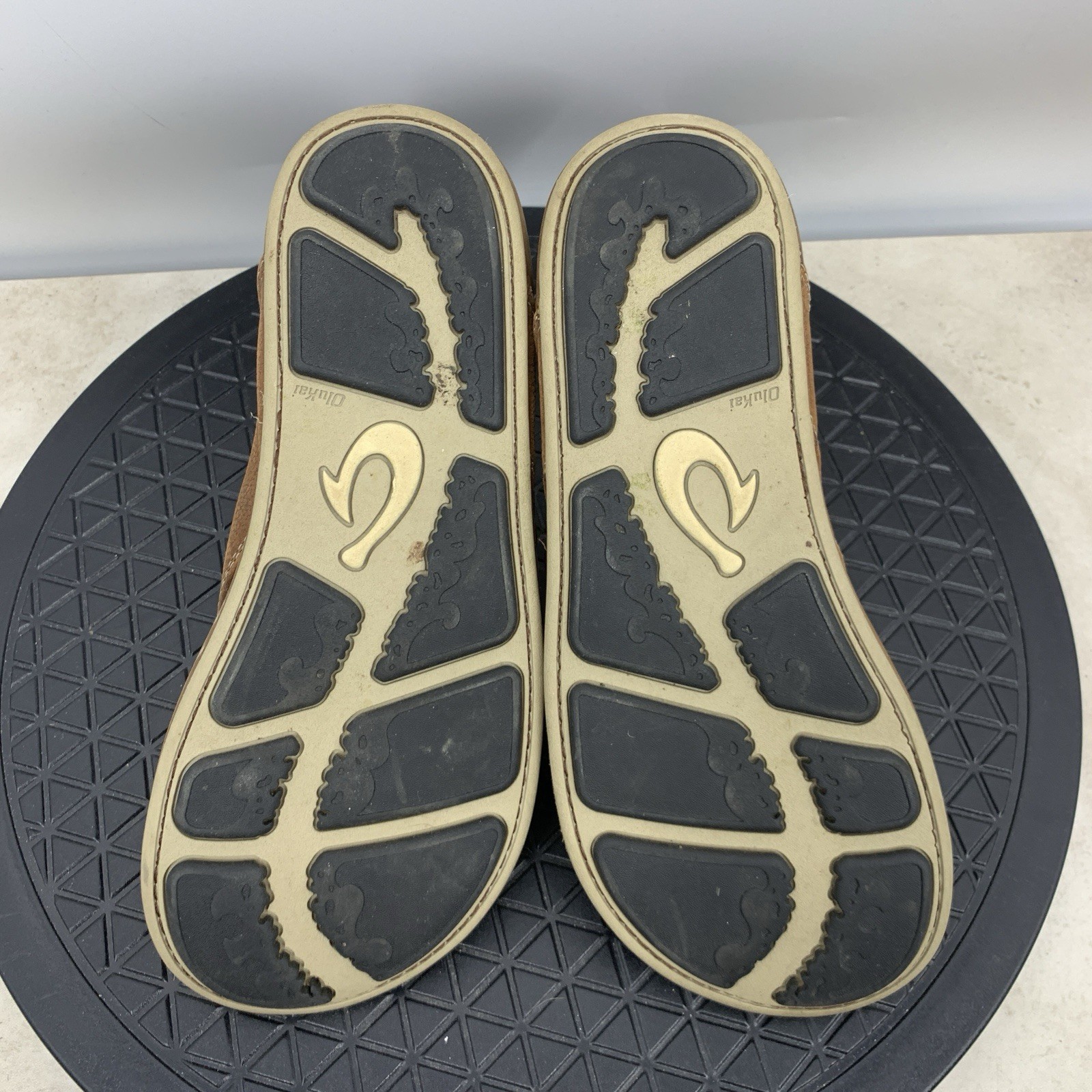 Olukai Nui Sandals Men Size 9 Shoes Brown Leather Thong Flip Flops Slip On