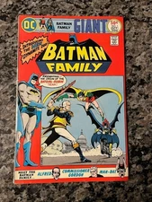 DC Comics Batman Family #1 Giant 1975 First Kiss with Batgirl Robin Black White