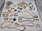 Lot Of Vintage Costume Jewelry Necklaces Earrings Etc L2
