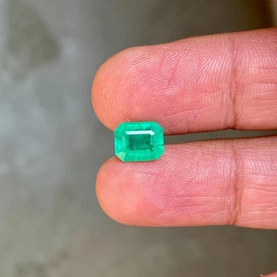 Natural Colombian Green Emerald 7 Ct GIE Certified Emerald Cut Loose Gemstone - Image 1 of 4