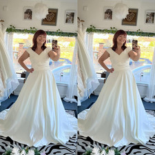 Plus Size Wedding Dresses Off Shoulder V Neck Sweep Train A Line Bridal Gowns