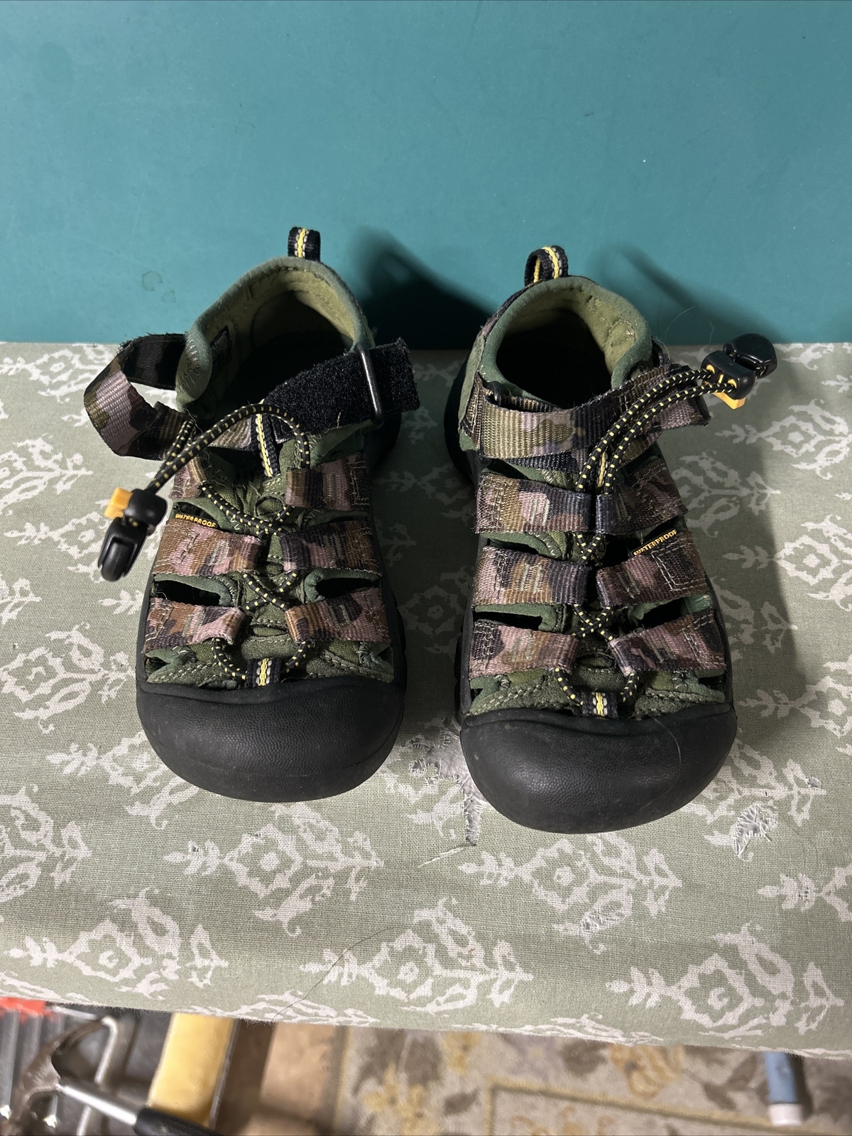 KEEN SANDALI motivo verde APPASSIONATI scarpe da escursione taglia 1 impermeabili usate delicatamente!