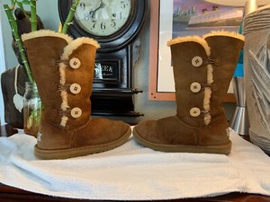 ugg bailey button 3