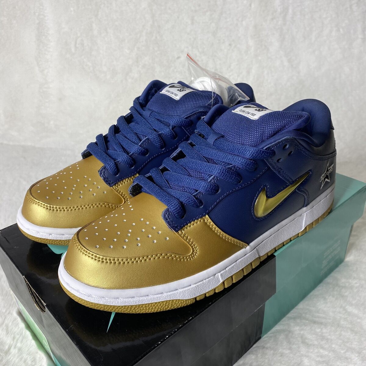 Nike SB x Supreme Dunk Low QS Jewel Swoosh Navy Blue Gold Nike SB x Supreme Dunk Low QS Jewel Swoosh Navy Blue Gold