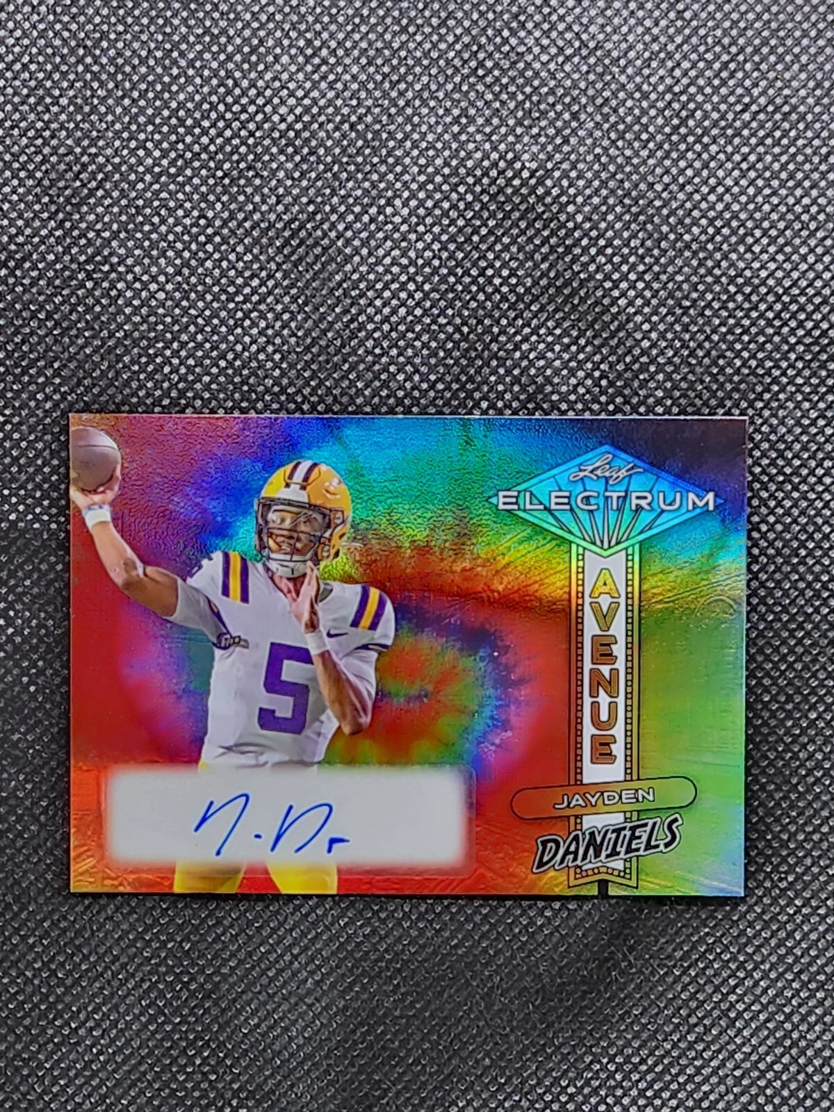 Jayden Daniels Leaf Electrum Electrum Avenue Autographs #EAAJD1 Silver Board Tie-Dye Etch Foil