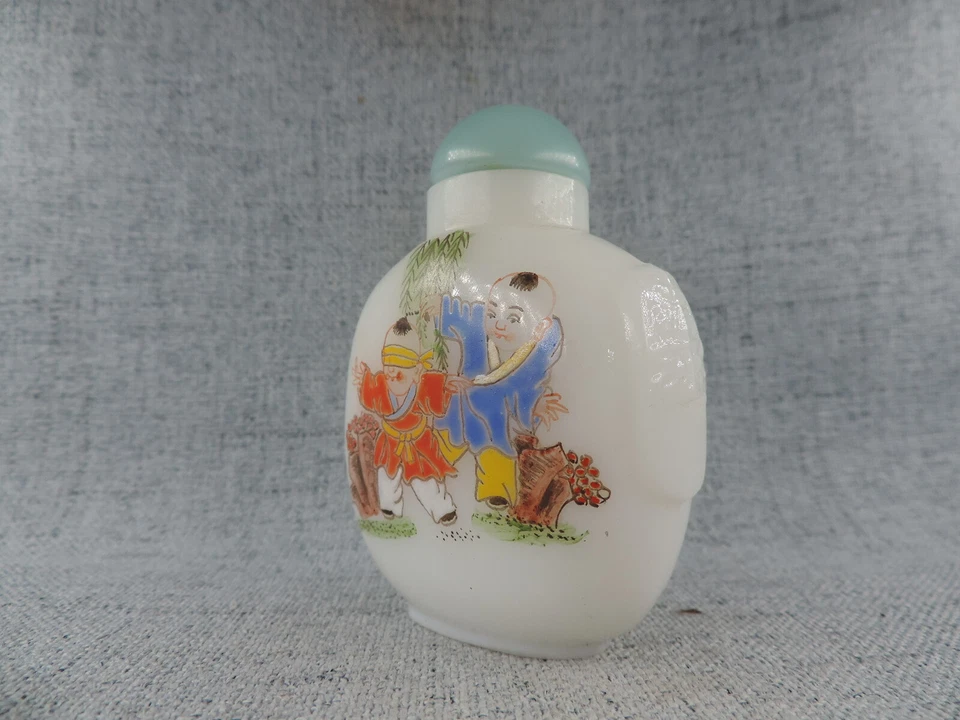 Exquisita botella de tabaco de vidrio con patrón de figura de pintura china a mano Foto 4 de 4