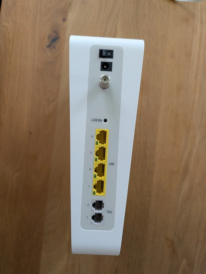 Unitymedia Connect Box WLAN Router CH7465LG-LC Weiß - Top - Netzwerk  - Bild 3 von 4