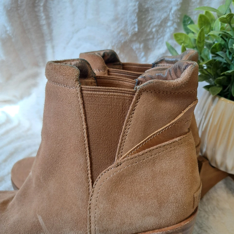 Bota Chelsea Sorel After Hours gamuza tostada para mujer talla 10 tacón de cuña impermeable Foto 4 de 4