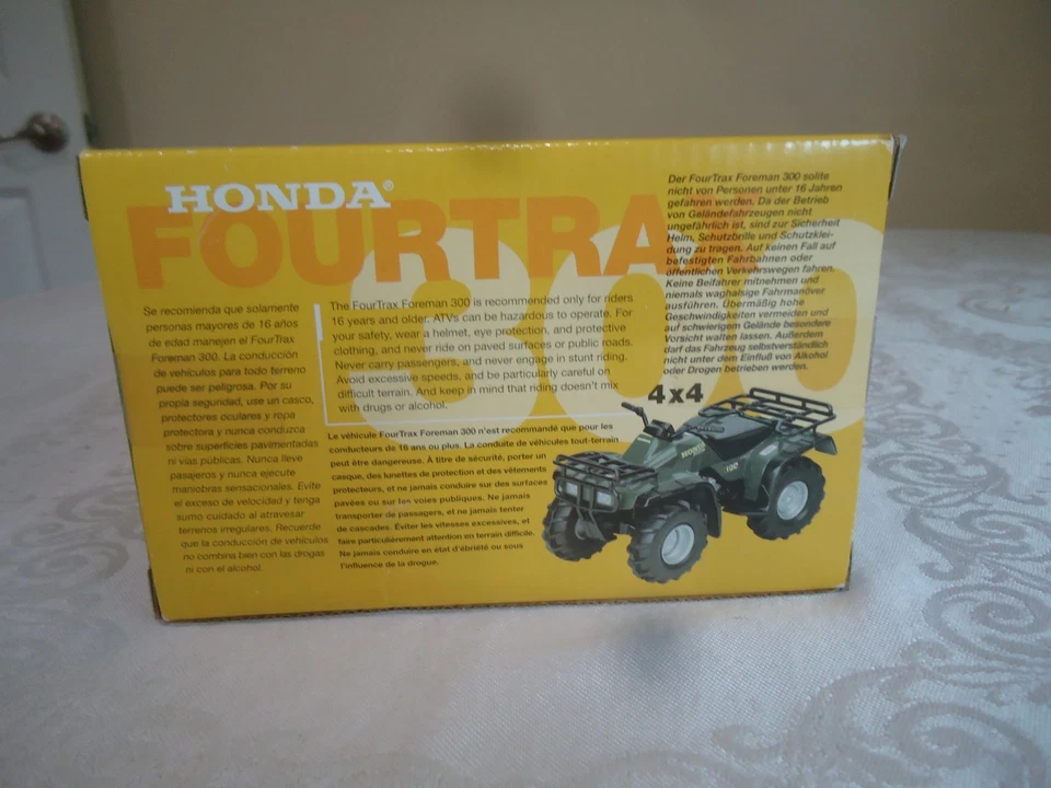 ATV Honda Fourtrax 300 escala 1/16 ERTL Foto 2 de 4