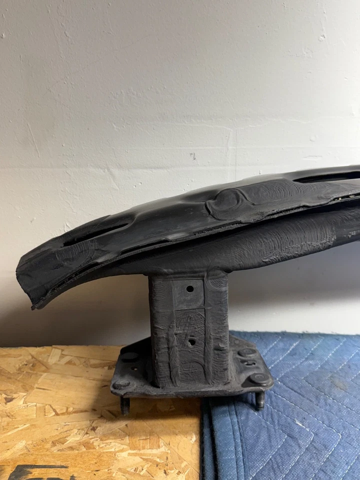 Barra de impacto de refuerzo de parachoques trasero 12-18 Mercedes W218 CLS550 CLS63 AMG fabricante de equipos originales Foto 4 de 4